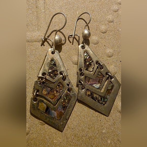 Vintage 60s Era 3 Tier Earrings - Artisan  Crafted In Mexico Abalone & Alpaca - Picture 9 of 9